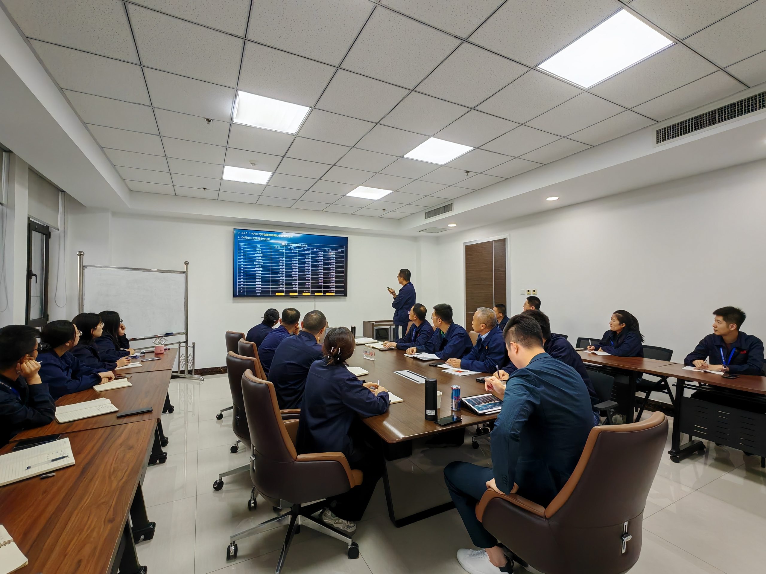 一果食品召開4月份月度經營分析會議
